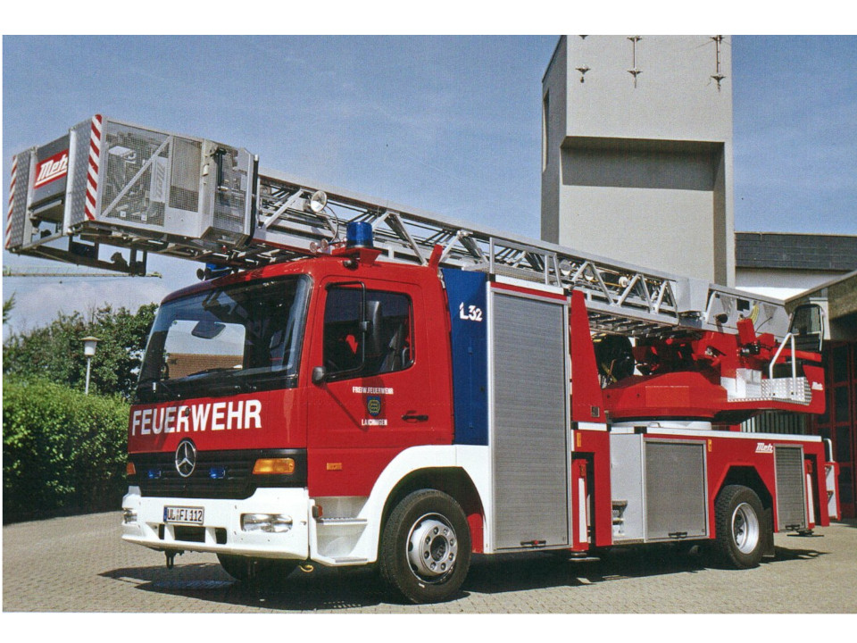 Neue Drehleiter mit Korb